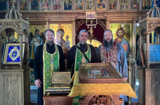 Молебен перед ковчегом с частицей мощей святых Петра и Февронии Муромских
